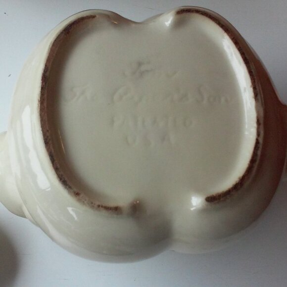 Vintage Ceramic Teapot Man Holding Pig And Corn 8" Tall x 7" Across 5" Deep - Picture 4 of 4